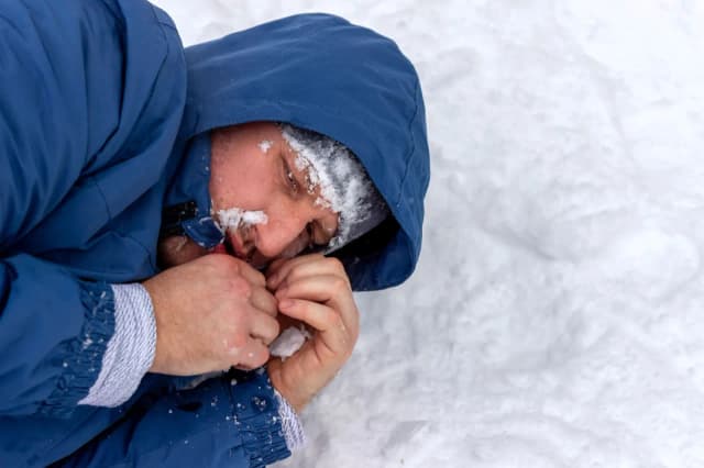 Jak postępować w przypadku hipotermii - skuteczne działania ratujące życie
