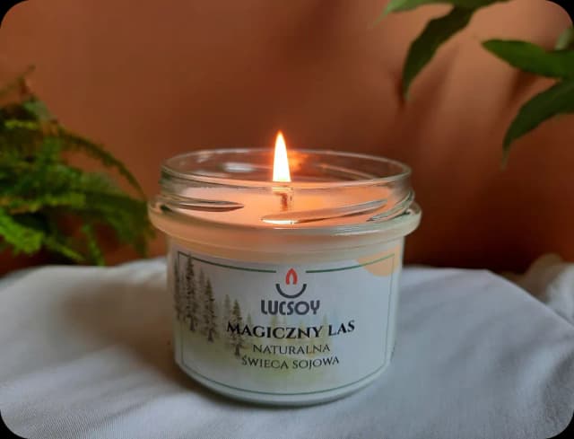 Świeczka o zapachu lasu - naturalne właściwości i relaksujący aromat