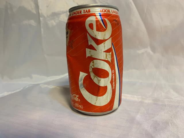 Najpiękniejsze latas retro: stylowe puszki do dekoracji i przechowywania