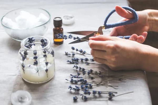 Co jest potrzebne do robienia świeczek? Odkryj niezbędne materiały i narzędzia